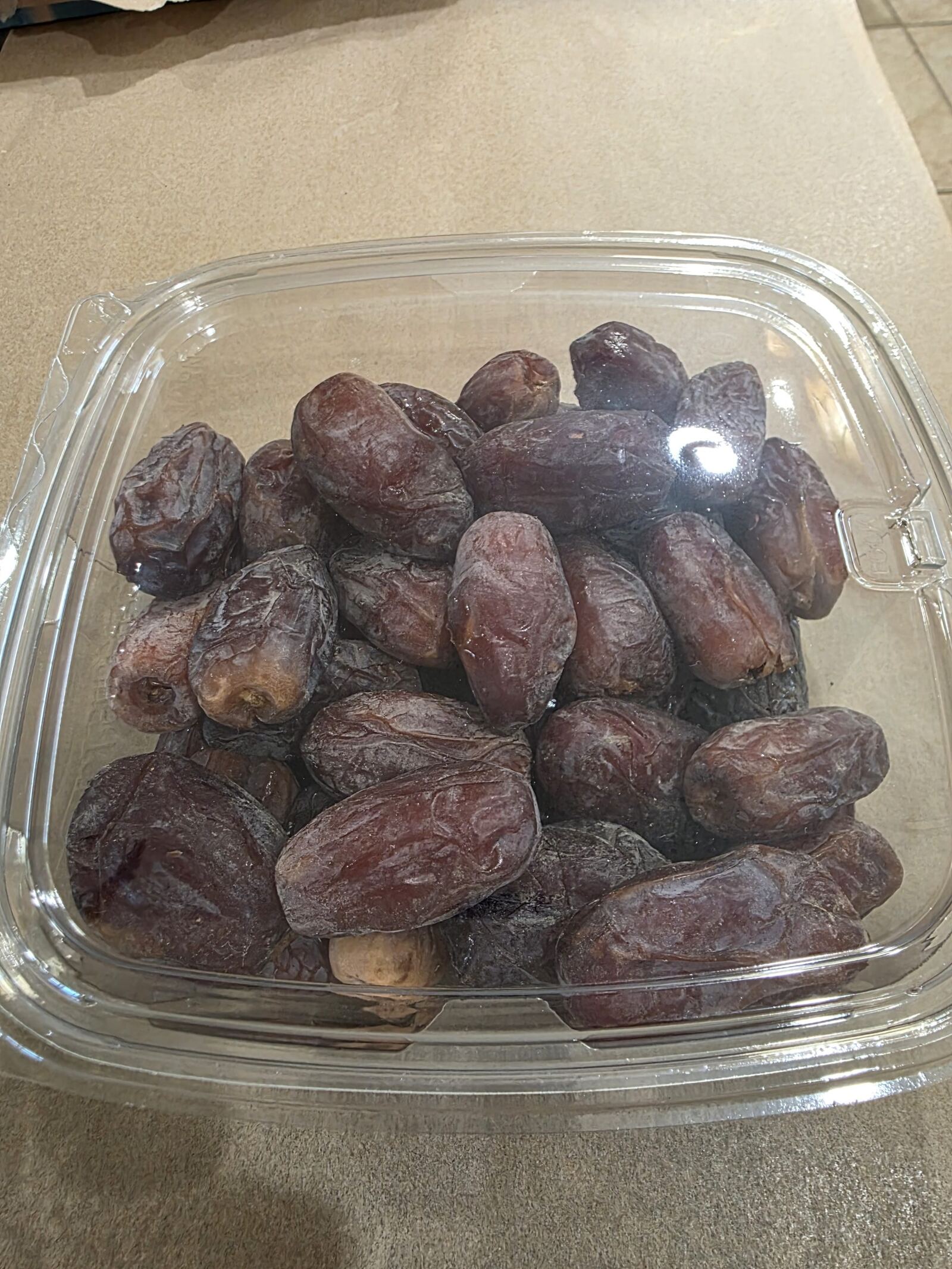 Jumbo Medjool dates from Desert Sun Dates farm in Sky Valley, California
